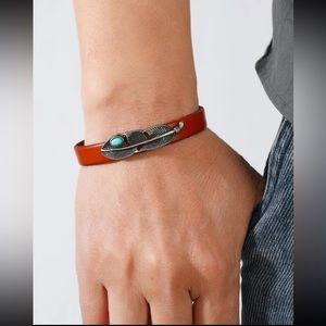 🪶 Awesome Metal Feather Detail PU Leather Bracelet 🪶